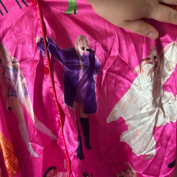 Silk Taylor Swift Pajamas - Picture 5 of 6